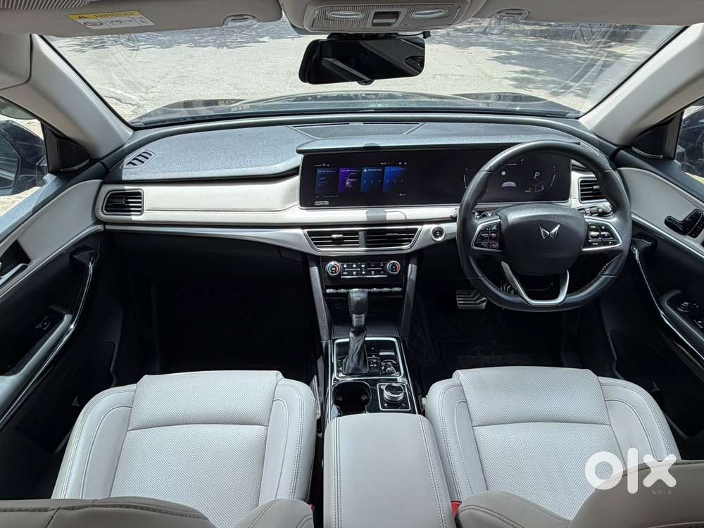 Mahindra Xuv700 2.2 Ax 7 Diesel At Luxury Pack Str Awd, 2022, Diesel