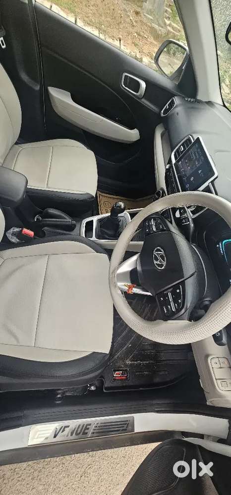 Hyundai Venue 2025 Petrol Well Maintained
