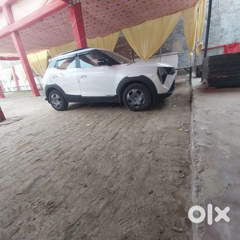 Mahindra Xuv 3xo 2025 Petrol 4000 Km Driven - Like New Condition