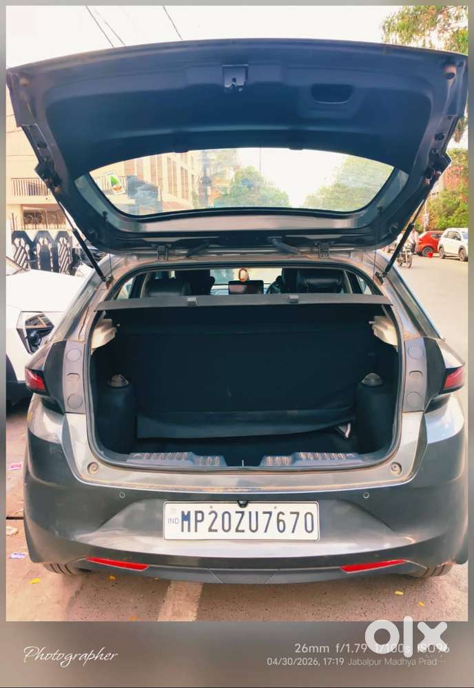 Tata Altroz 2025 Petrol 20700 Km Driven