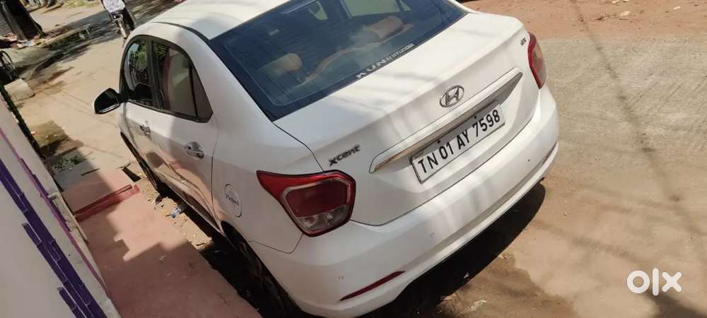 White Hyundai Xcent 2015 Petrol. Automatic Transmission.good Condition