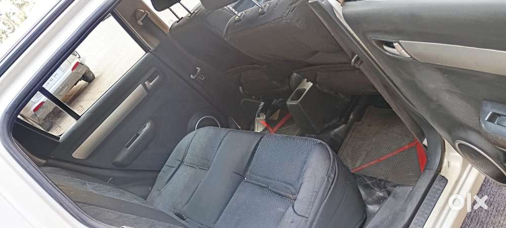 Maruti Suzuki Swift Vxi 1.2 Abs Bs-iv, 2011, Petrol