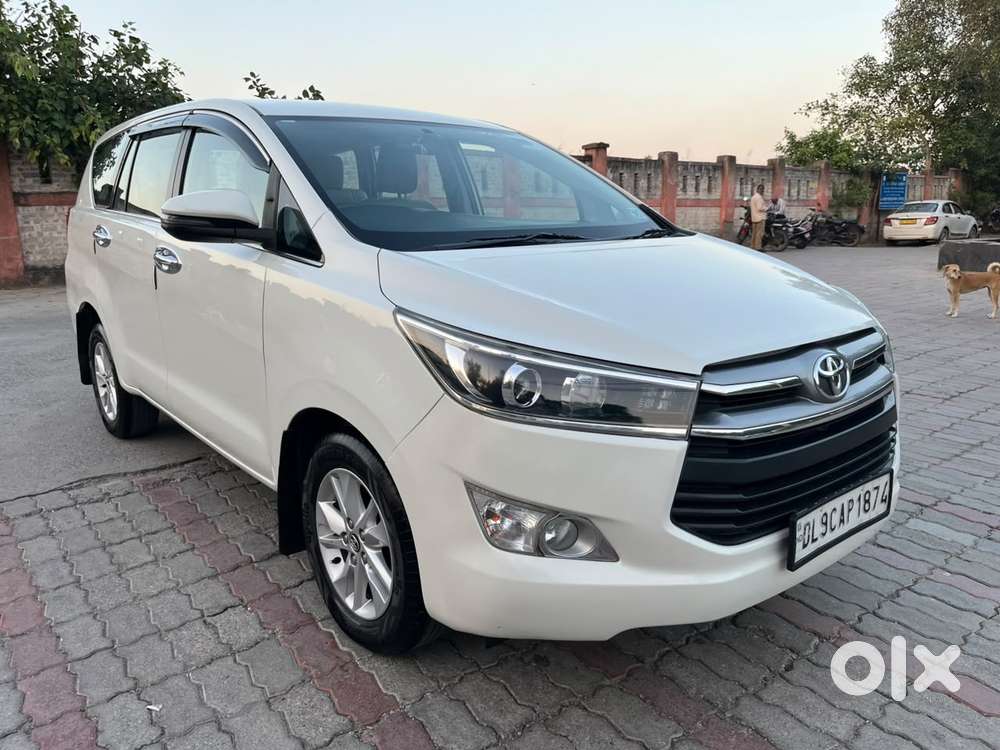 Toyota Innova Crysta 2.7v Mt, 2017, Petrol