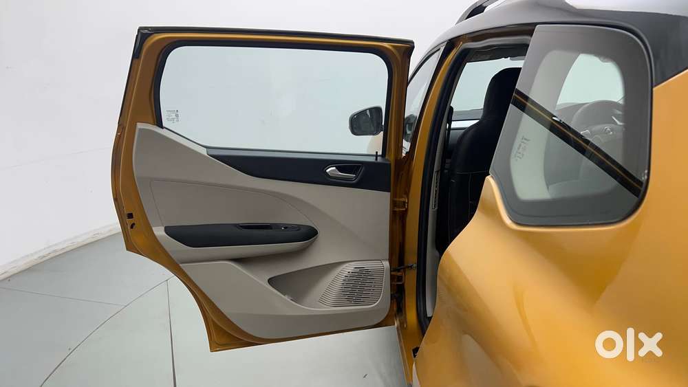 Renault Triber Rxz Easy-r Amt Dual Tone, 2021, Petrol