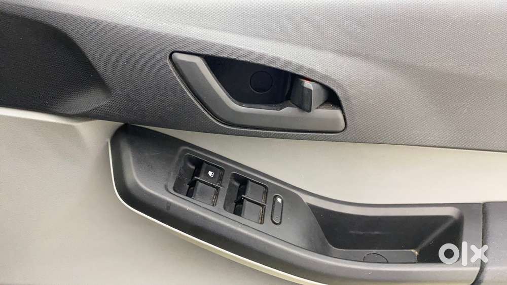 Tata Tiago 1.2 Revotron Xt Option, 2023, Petrol