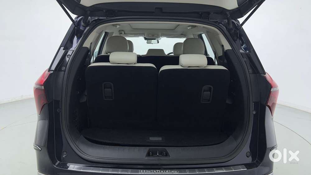 Mahindra Xuv700 2.0 Ax 7 Petrol At Str, 2023, Petrol