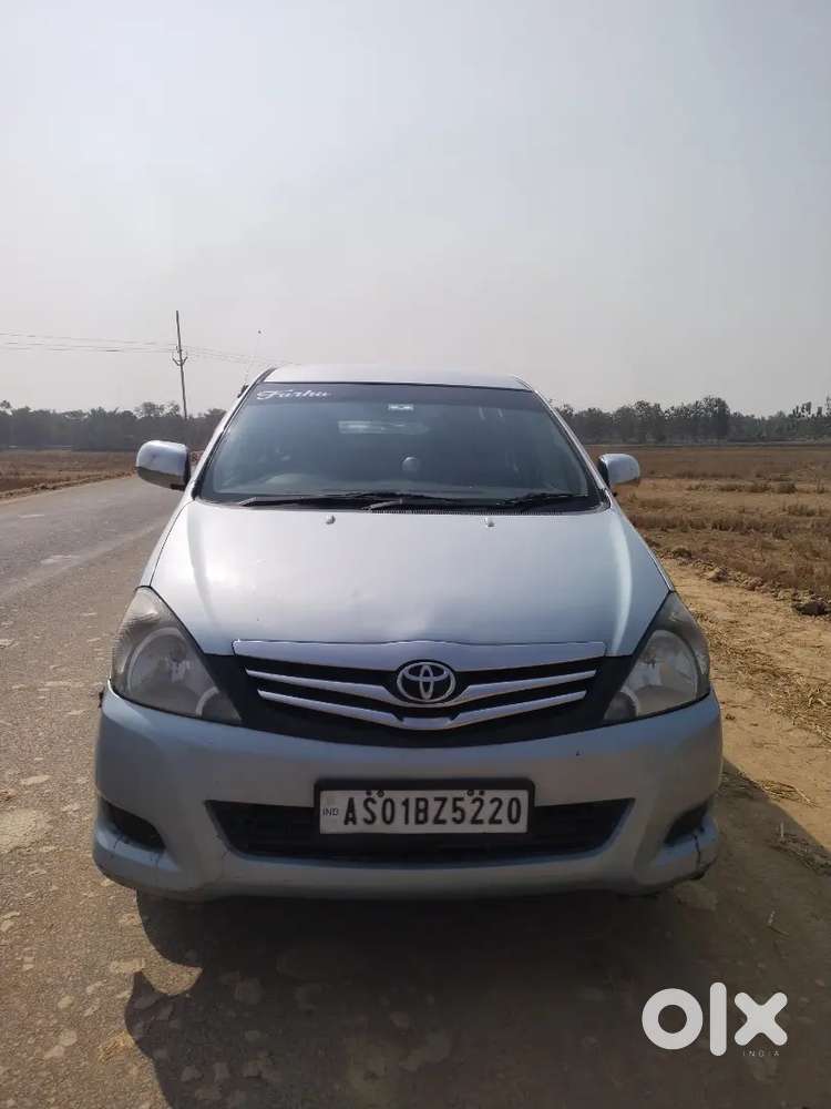 Toyota Innova Hycross 2010 Diesel 180000 Km Driven