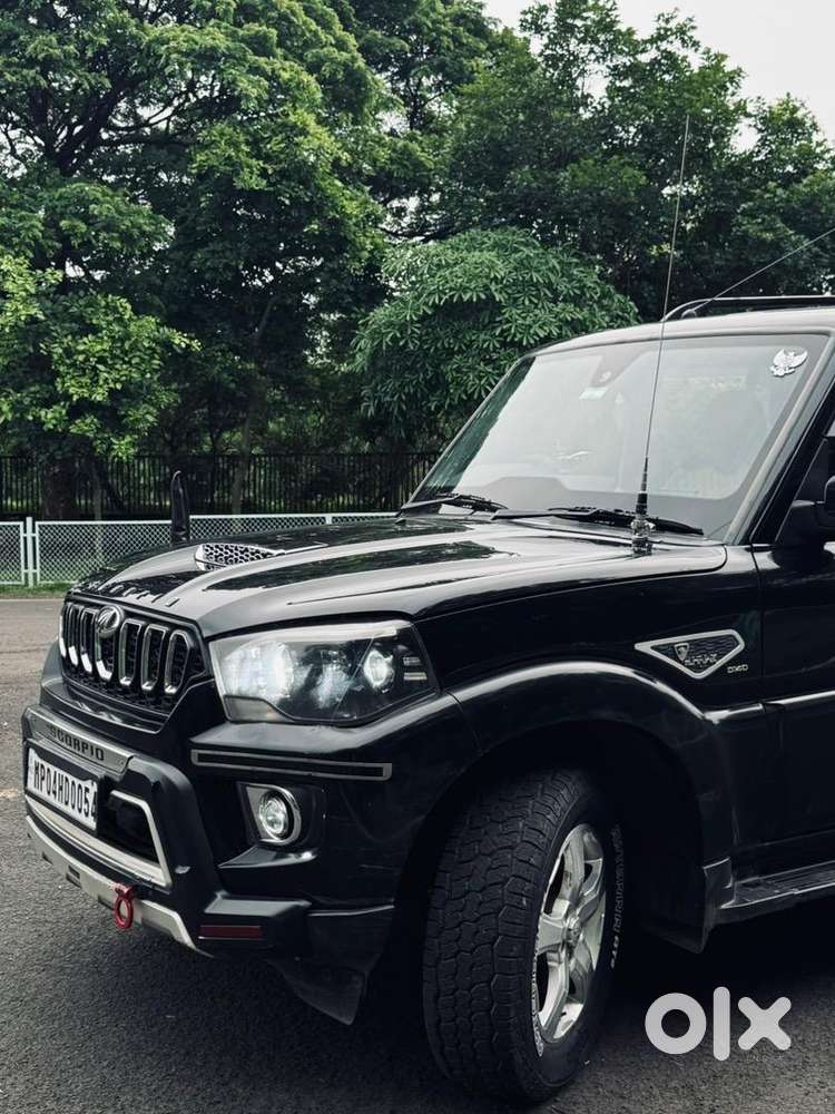 Mahindra Scorpio S11 Black 2019