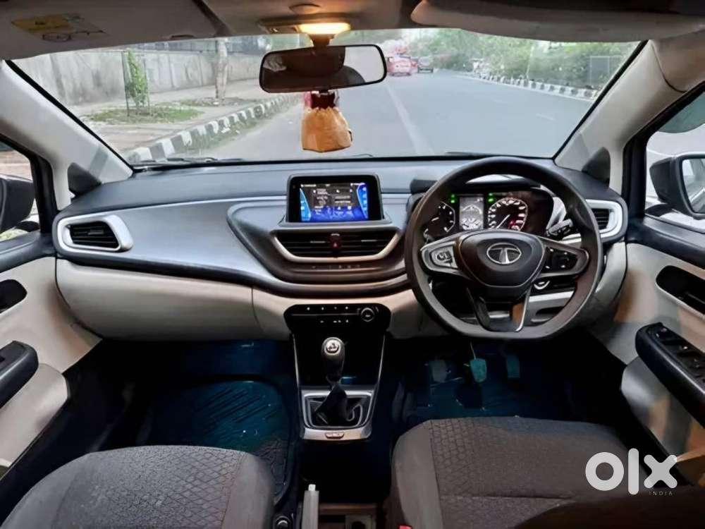 Tata Altroz 1.2 Xm Plus, 2022, Petrol