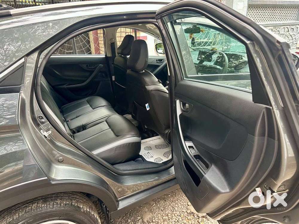Tata Nexon Pure Plus (s) Petrol Amt, 2024, Petrol