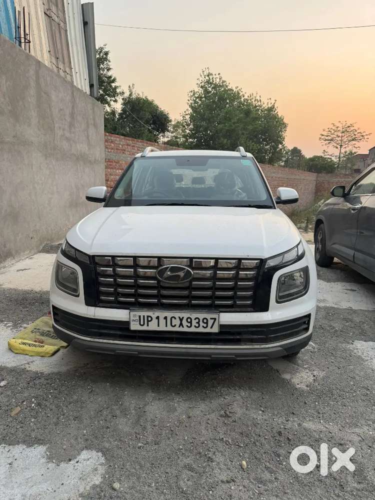 Hyundai New Venue 2024 Petrol 4200 Km Driven