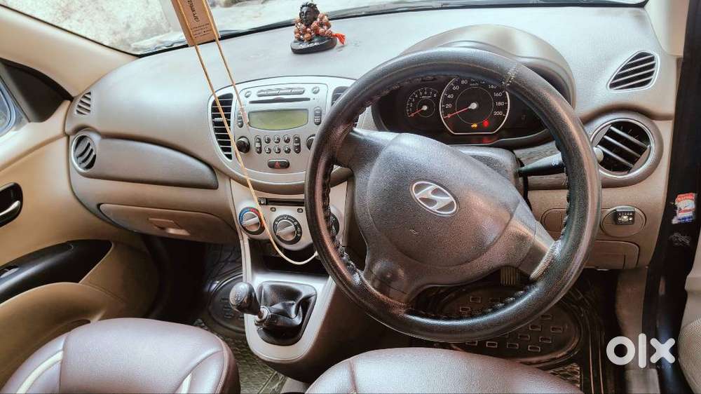 Top Model Hyundai I10 Sportz 2012