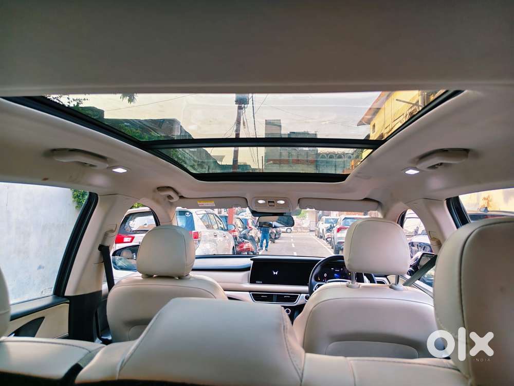 Mahindra Xuv700 2.2 Ax 7 Diesel Mt Luxury Pack Str, 2022, Diesel