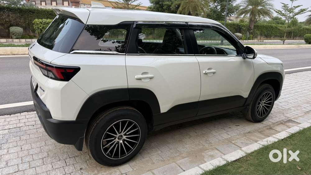 Maruti Suzuki Brezza 1.5 Vxi At Smart Hybrid, 2023, Petrol