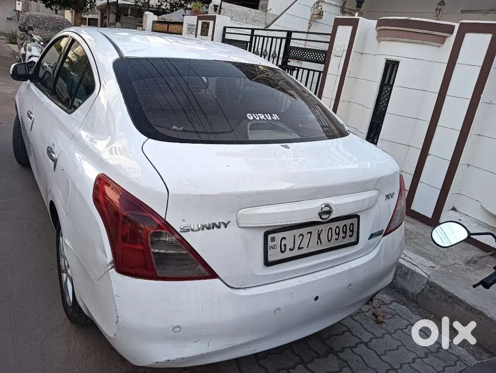 Nissan Sunny 2012
