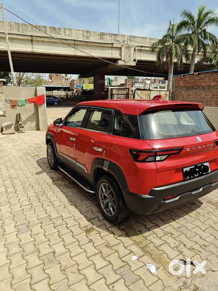 Red Maruti Suzuki Brezza 2024