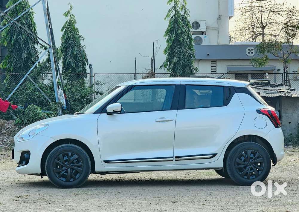 Maruti Suzuki Swift Vxi + Manual, 2022, Petrol