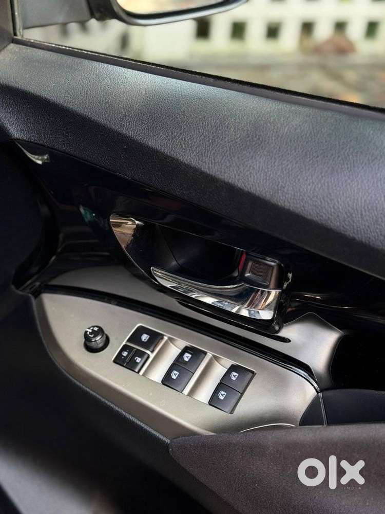 Toyota Innova Crysta 2.4 V 8 Str, 2017, Diesel