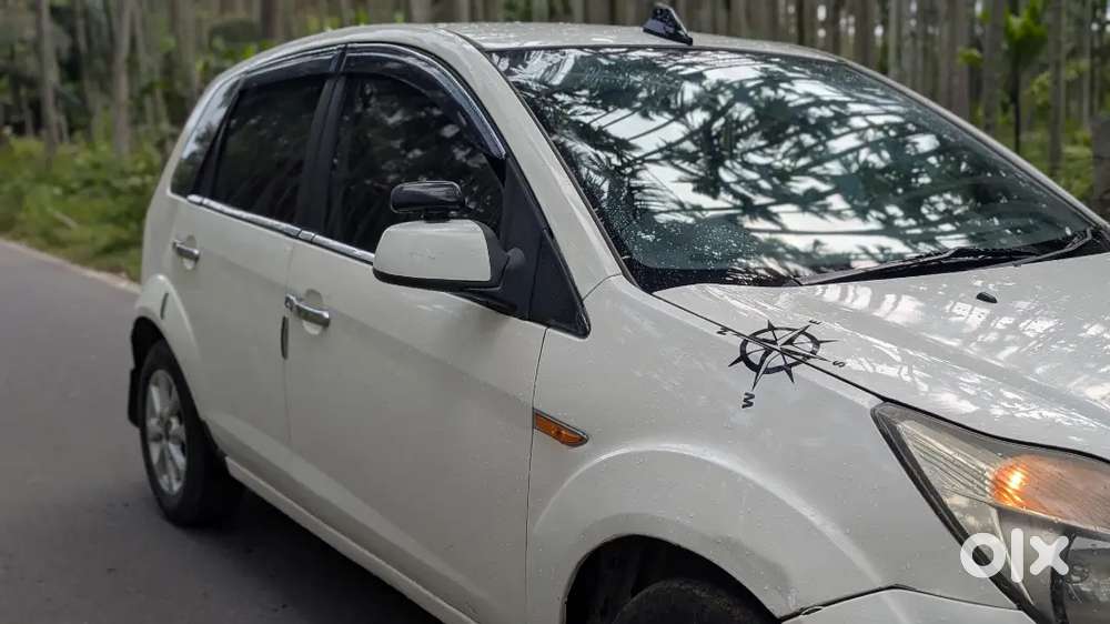 Ford Figo Titanium Blu 2012