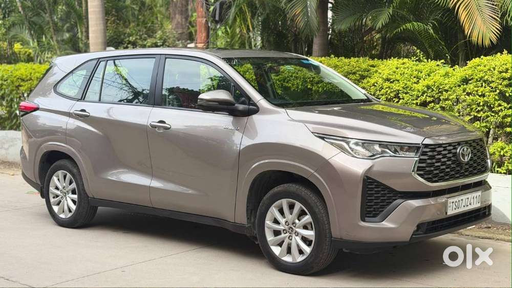 Toyota Innova Hycross 2.0 Vx (o) Hybrid 7 Str, 2023, Petrol