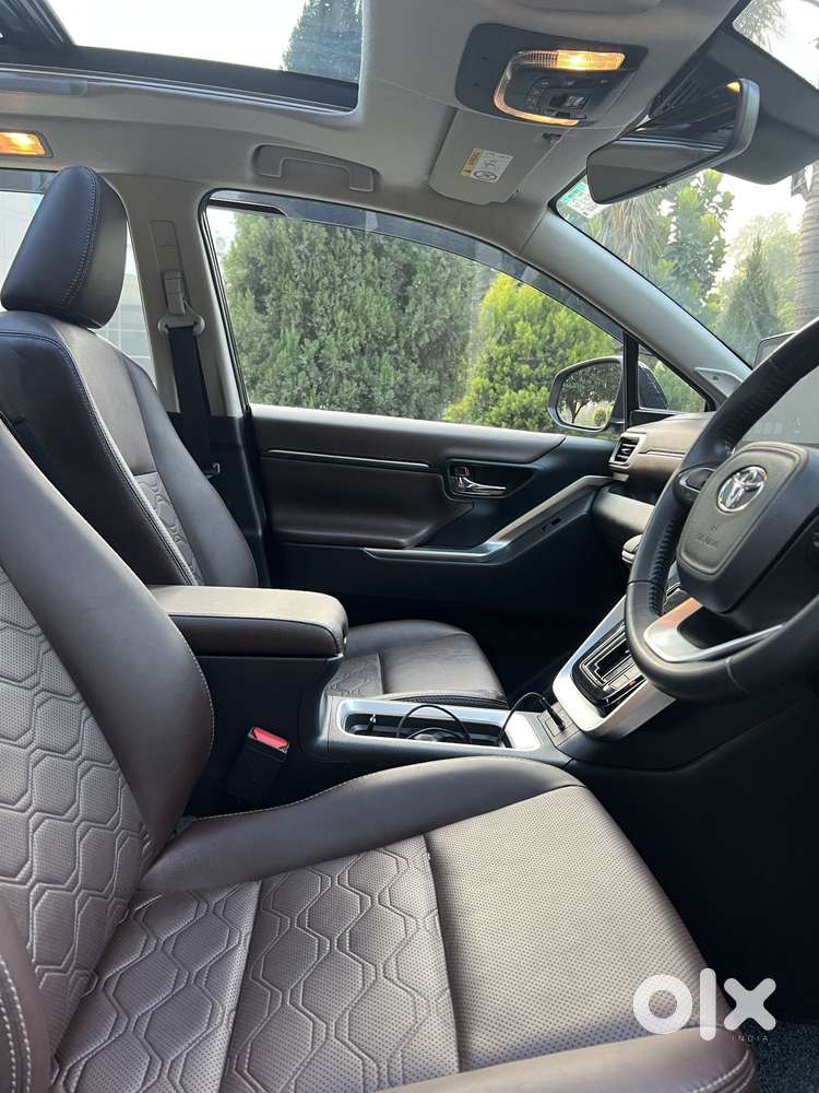 Toyota Innova Hycross 2.0 Zx (o) Hybrid 7 Str, 2023, Electric