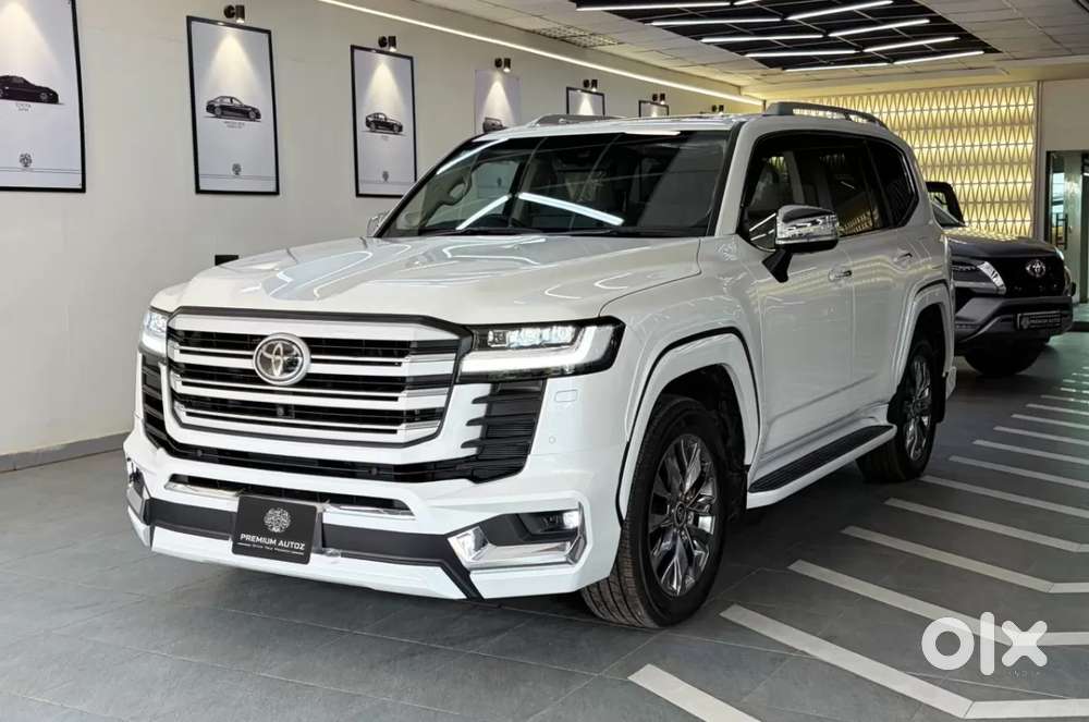 Toyota Land Cruiser V8 Petrol, 2026, Petrol