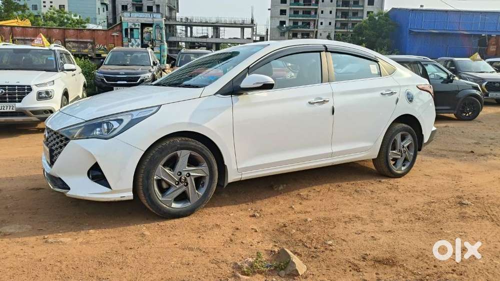 Hyundai Verna 1.5 Sx (o) Vtvt, 2022, Petrol