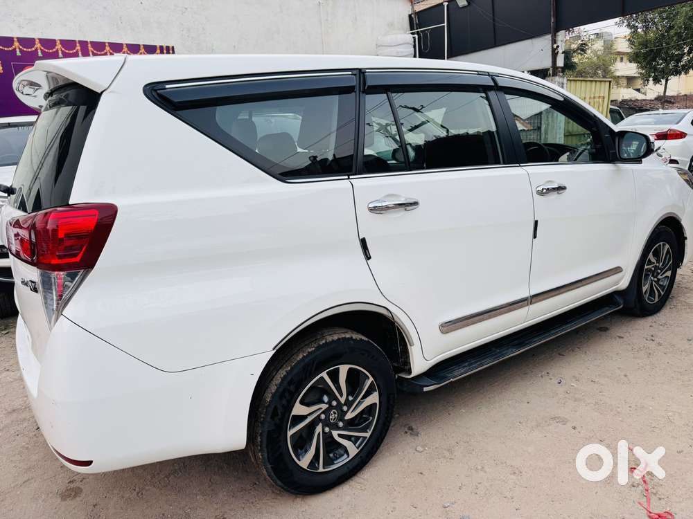 Toyota Innova Crysta 2.4 V 8 Str, 2025, Diesel