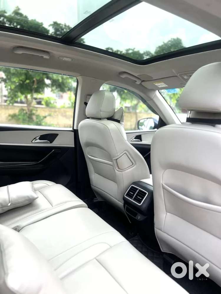 Mahindra Xuv700 Ax7 Luxury Pack Awd, 2022, Petrol
