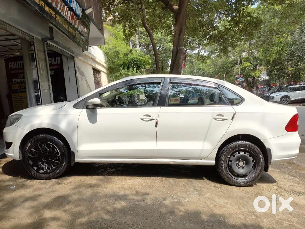 Skoda Rapid 2015 1.5 – Excellent Mileage & Power  Delhi Registered