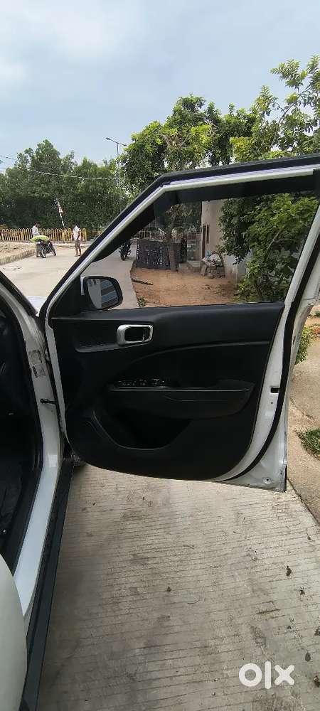 Hyundai Venue 2020 Diesel Good Condition.  Full Insurance Valid