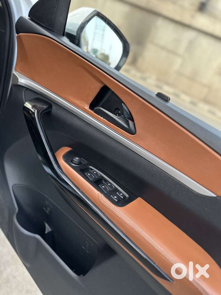 Mahindra Xuv700 2.2 Ax 5 Diesel At Str, 2022, Diesel