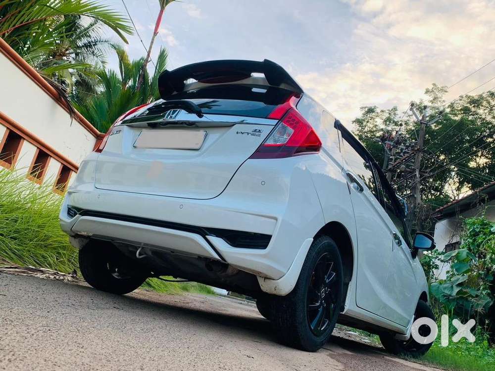 2020 Honda Jazz Zx Cvt Top Model  Sunroof  White  Well Maintained