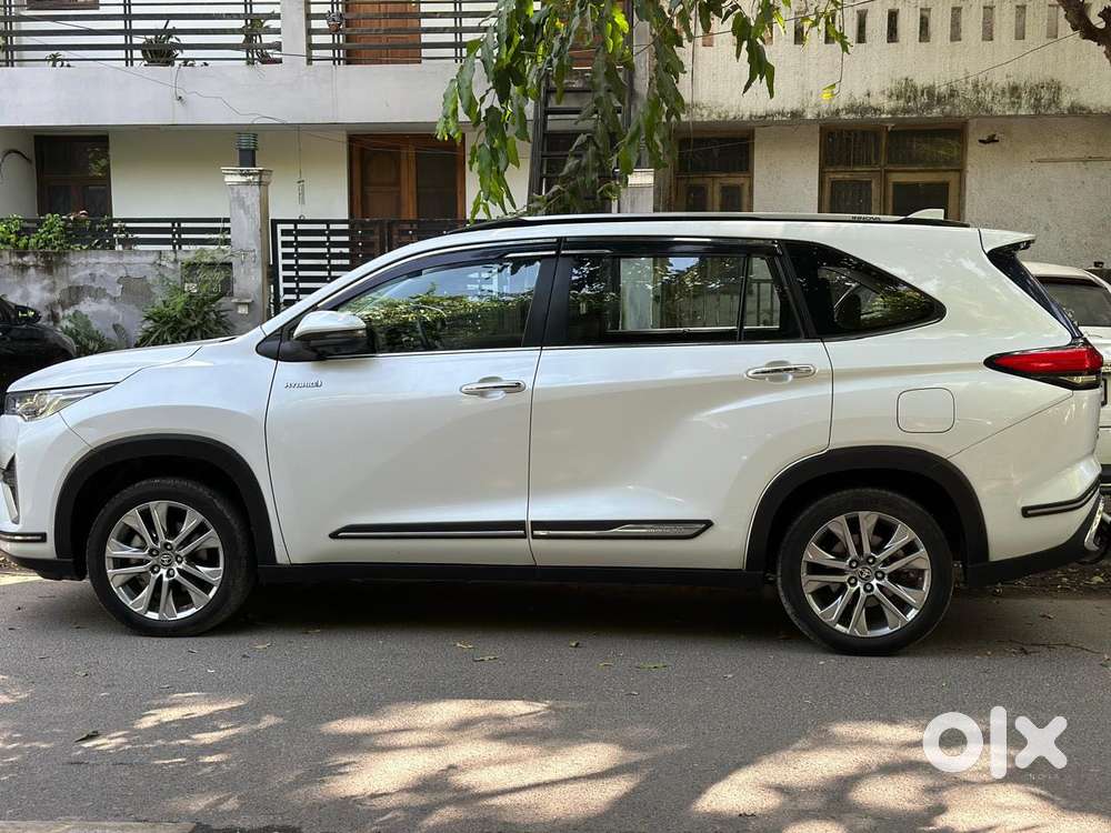 Toyota Innova Hycross 2.0 Zx Hybrid 7 Str, 2023, Petrol
