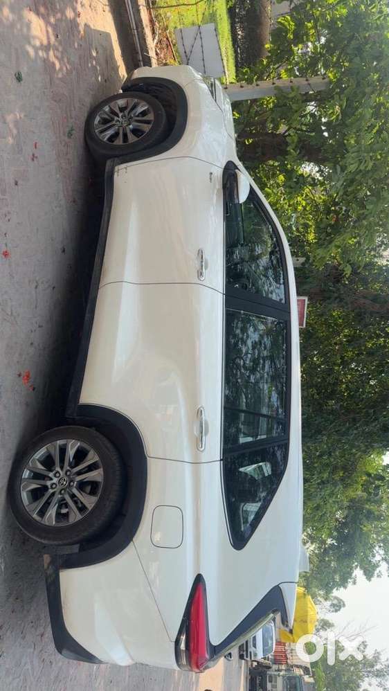 Toyota Innova Hycross 2025