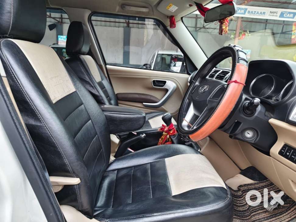 Mahindra Tuv 300 T8, 2016