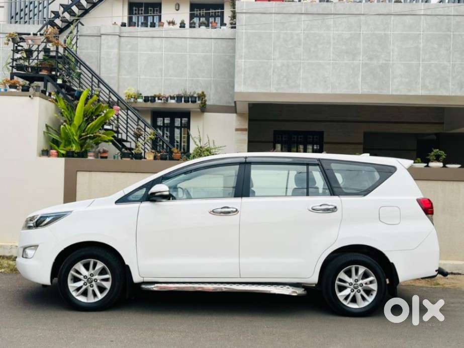 Toyota Innova Crysta 2.4 V 7 Str, 2016, Diesel