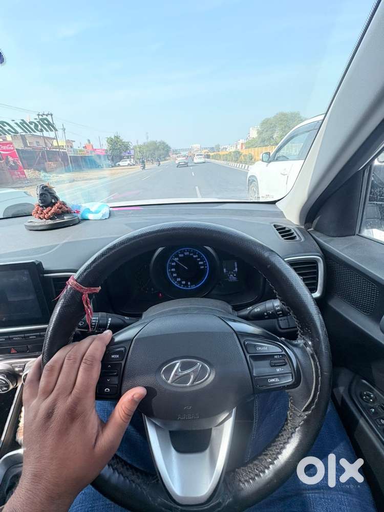 Hyundai Venue 2022 Petrol Well Maintained