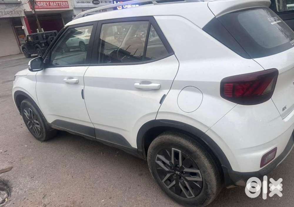 Hyundai Venue 2022 Diesel Well Maintained