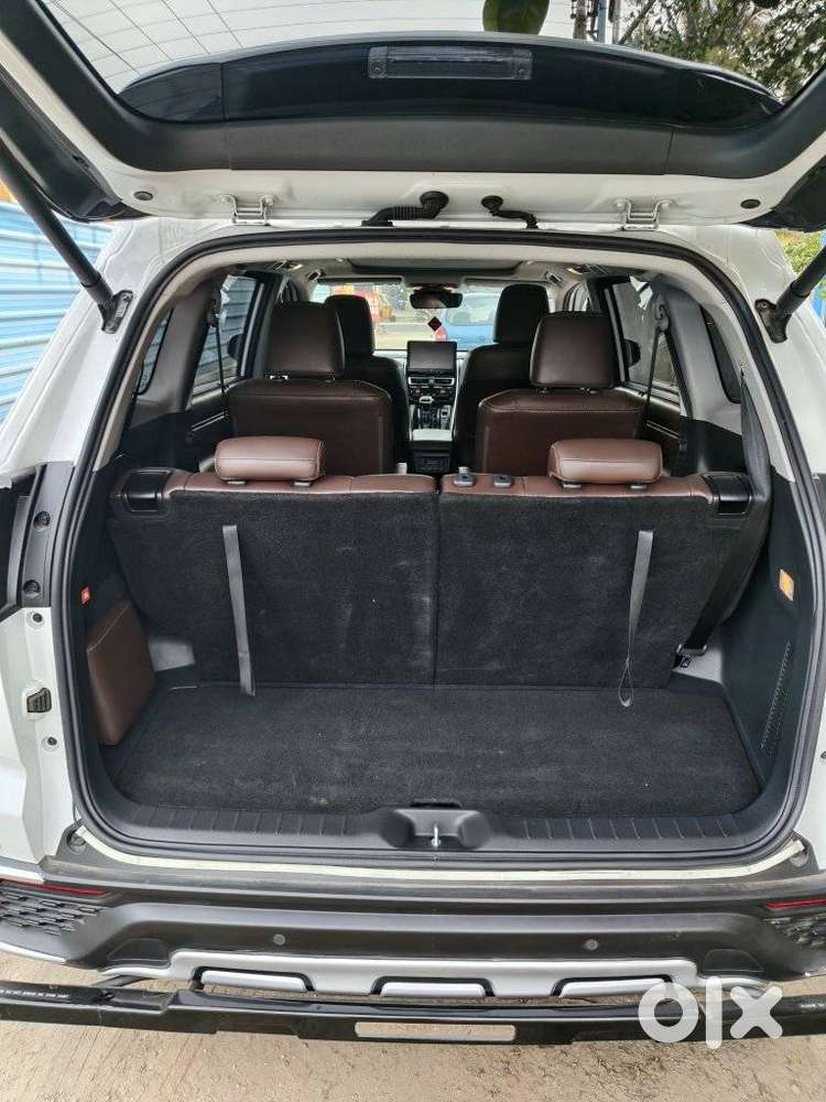 Toyota Innova Hycross 2.0 Zx (o) Hybrid 7 Str, 2025, Petrol