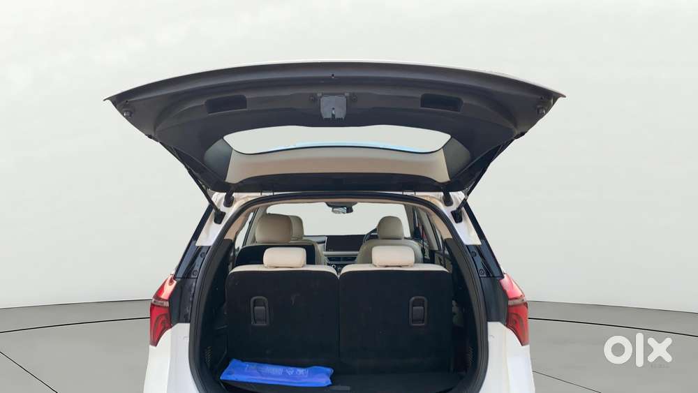 Mahindra Xuv700 2.0 Ax 7 Petrol At Luxury Pack Str, 2023, Petrol