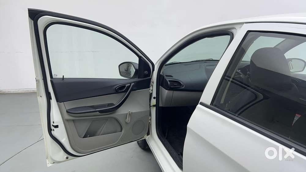 Tata Tiago Xe, 2019, Petrol