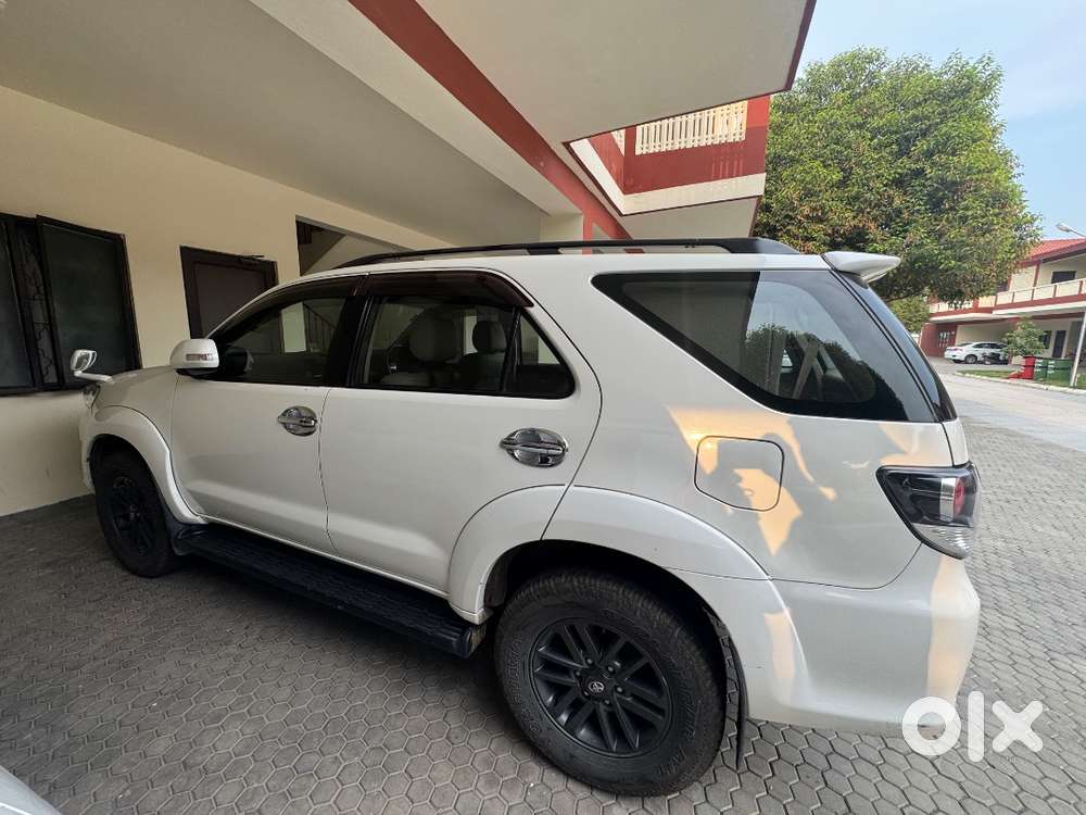 Toyota Fortuner 2015 Diesel 119079 Km Driven