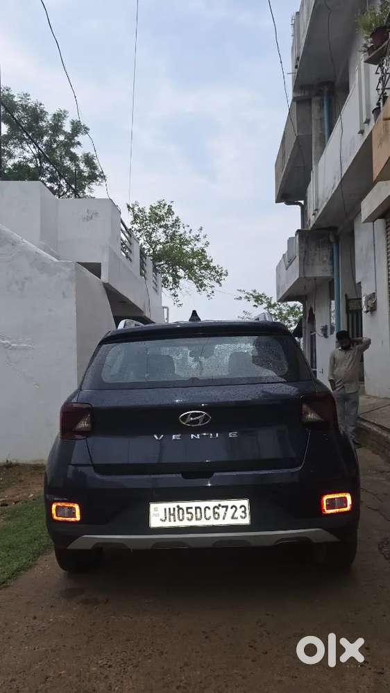 Hyundai Venue 2022 Petrol Well Maintained