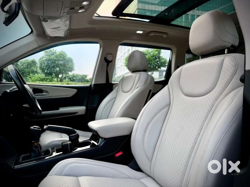 Mahindra Xuv700 2.0 Ax 5 Petrol Mt 7 Str, 2024, Petrol