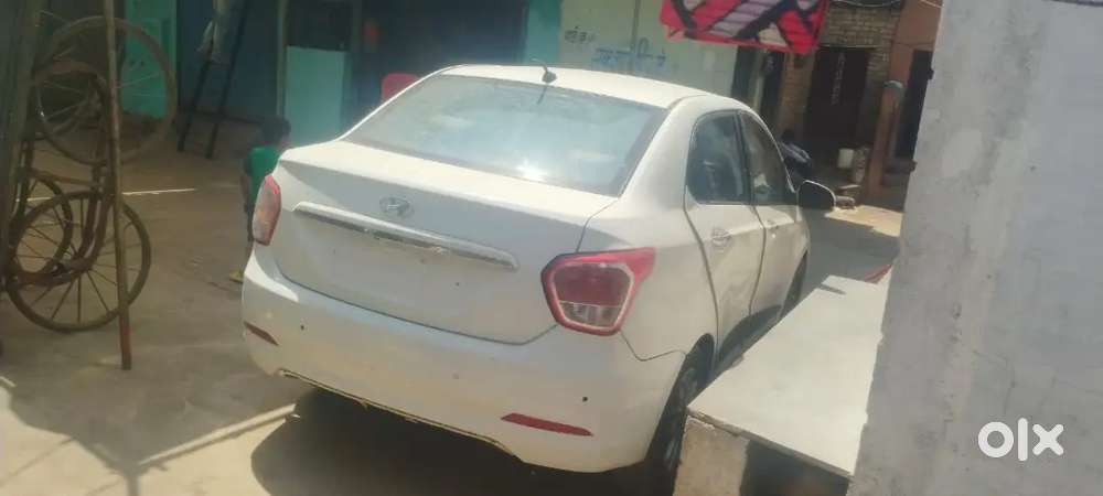 2016 Hyundai Xcent Base