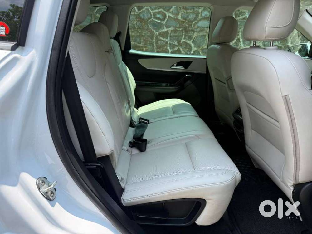 Mahindra Xuv700 2.2 Ax 7 Diesel At Luxury Pack Str, 2025, Diesel