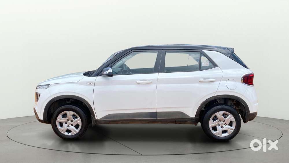 Hyundai Venue E, 2022, Petrol