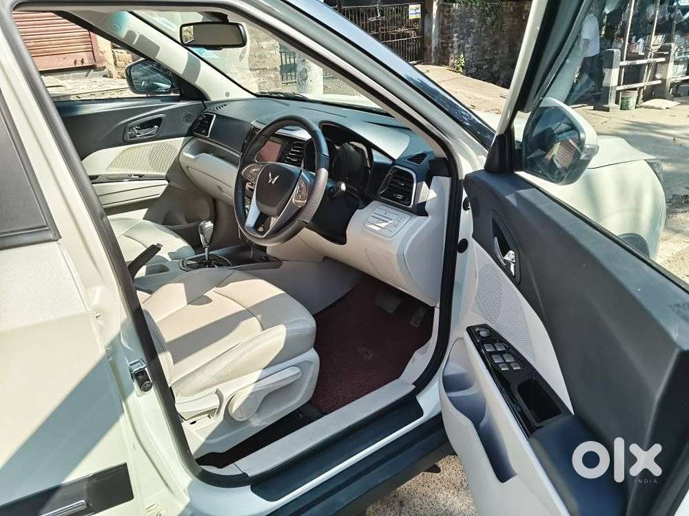 Mahindra Xuv300 1.2 W8 (o) Amt Petrol, 2023, Petrol