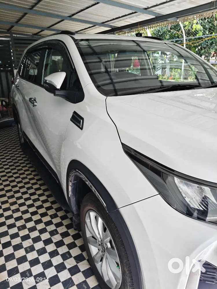 Toyota Innova Hycross 2024 Petrol 9925 Km Driven,
